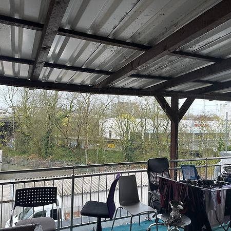 Schoenes Zimmer In Bahnhofsnaehe In Einer Wohnung Mit Grosser Terrasse Giessen Exterior photo