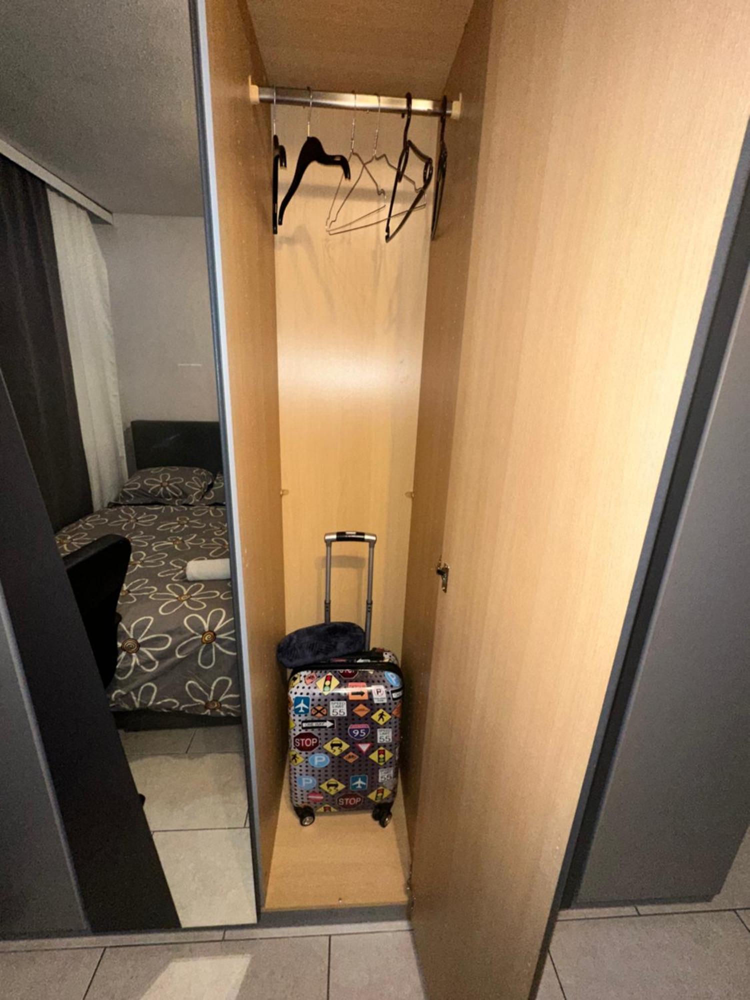 Schoenes Zimmer In Bahnhofsnaehe In Einer Wohnung Mit Grosser Terrasse Giessen Exterior photo