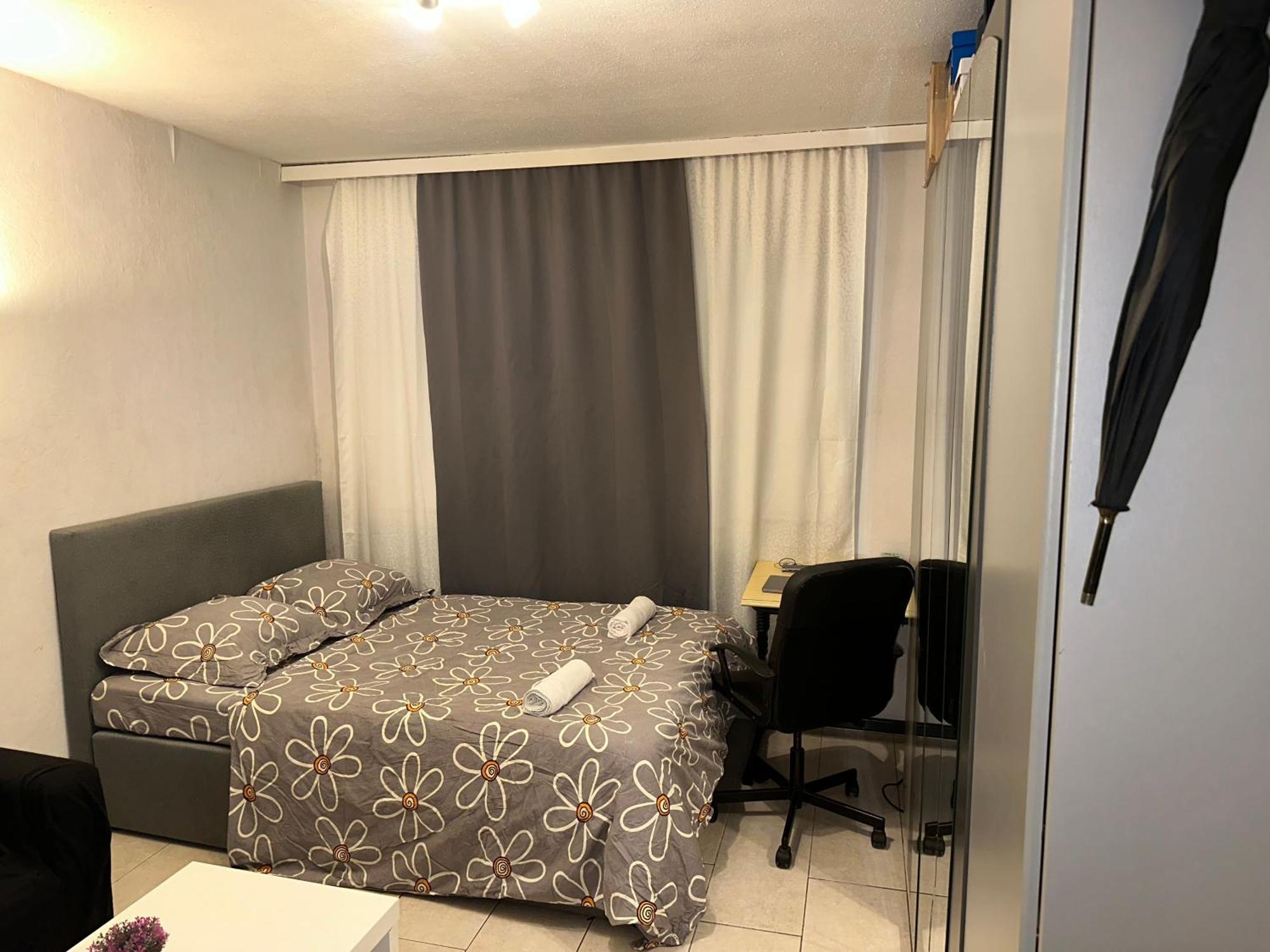 Schoenes Zimmer In Bahnhofsnaehe In Einer Wohnung Mit Grosser Terrasse Giessen Exterior photo